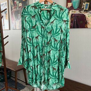 Jane + Delancey - Giraffe Print Long Button-Down Tunic in Green